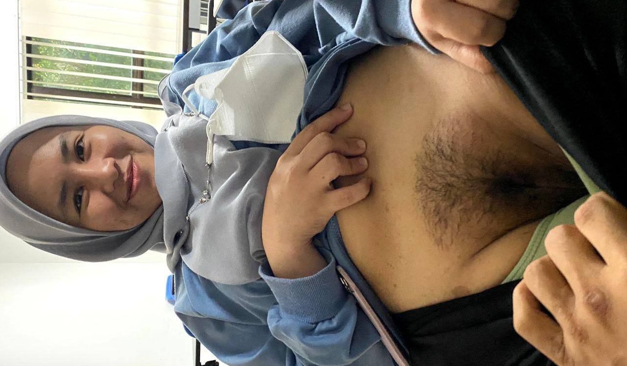 Bokep Indo Hijab Memamerkan Isi Dalam Celana