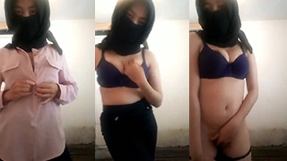 Jilbab Dirumah Kosong