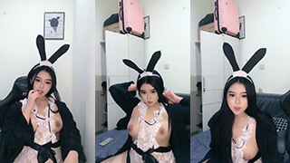 Live Cosplay Kelinci Imut