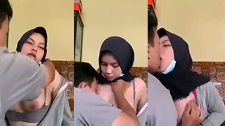 Minta Nyusu ke Pacar Pulang Sekolah