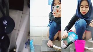 Ngintip Teman Karyawati Cantik Indomart Pipis