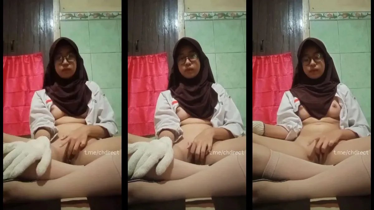Video Bokep ABG SMA Yuva BDSM Seragam Sekolah Gesek Itil Colmek 3