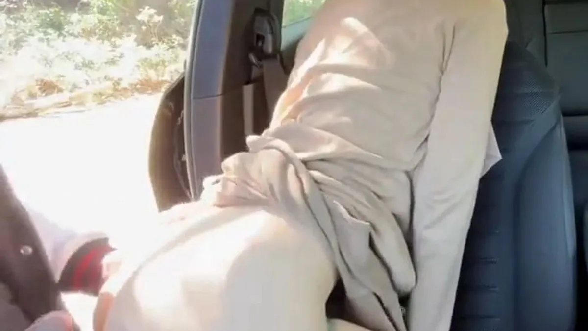 Viral Wanita Hijabers Cantik Mesum Di Mobil Pinggir Jalan